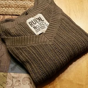 Ruehl No. 925 Dark Taupe V neck Sweater sz L